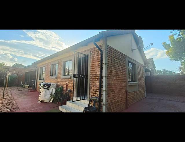 3 BEDROOM HOUSE FOR SALE IN PHILIP NEL PARK